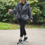 تصویر  دو تیکه(شکت جین ترکیب با پوست+کیف)