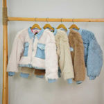 تصویر  کت خز ترکیب با جین